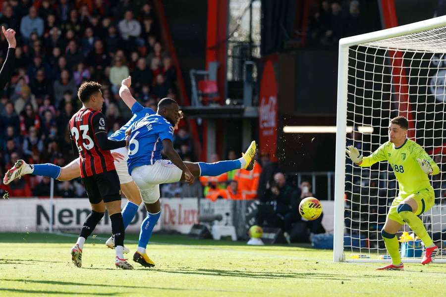 Tento gól Sunderlandu nakonec neplatil.