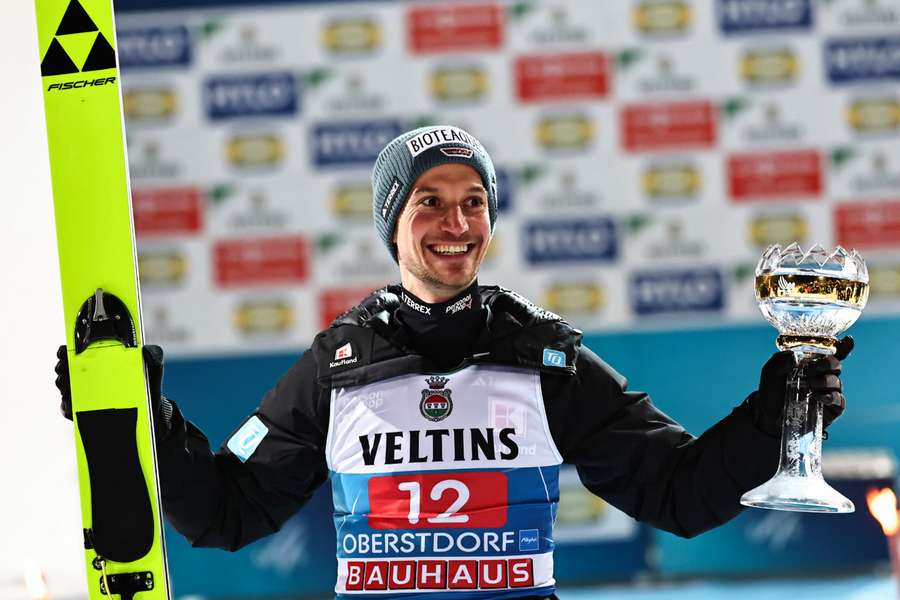 Hoffmann rutschte in Oberstdorf aufs Podest