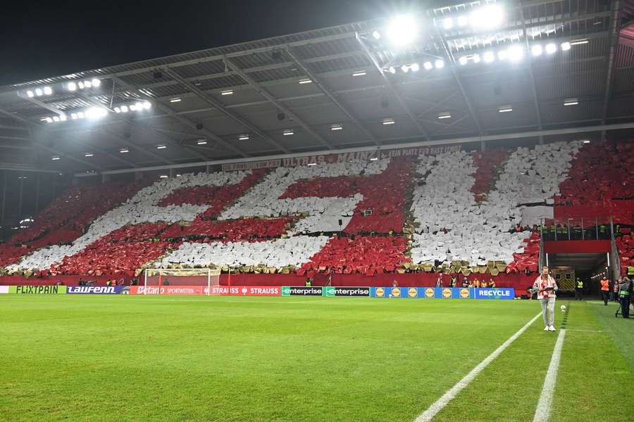 Die Mainzer Choreo vor dem Conference-League-Spiel gegen Florenz (Symbolbild).