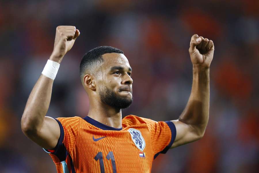 Gakpo fez o terceiro da Holanda contra a Bósnia