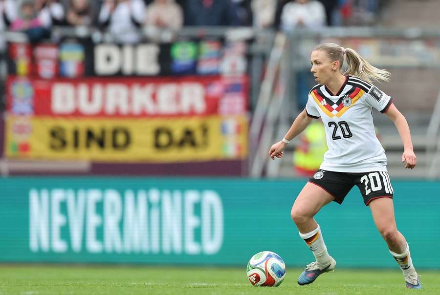 Nationalspielerin Senß lässt Zukunft bei Eintracht Frankfurt offen Nationalspielerin Senß lässt Zukunft bei Eintracht Frankfurt offen