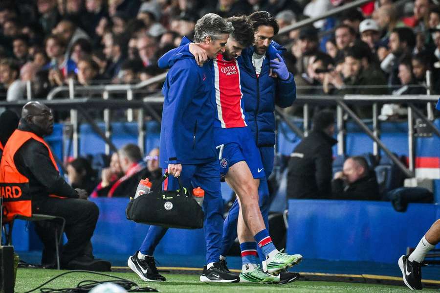 Kvaratskhelia had to be helped off the pitch against Barcelona Kvaratskhelia had to be helped off the pitch against Barcelona