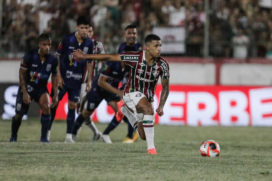 Kauã Elias converteu pênalti e evitou derrota do Flu para o Maricá