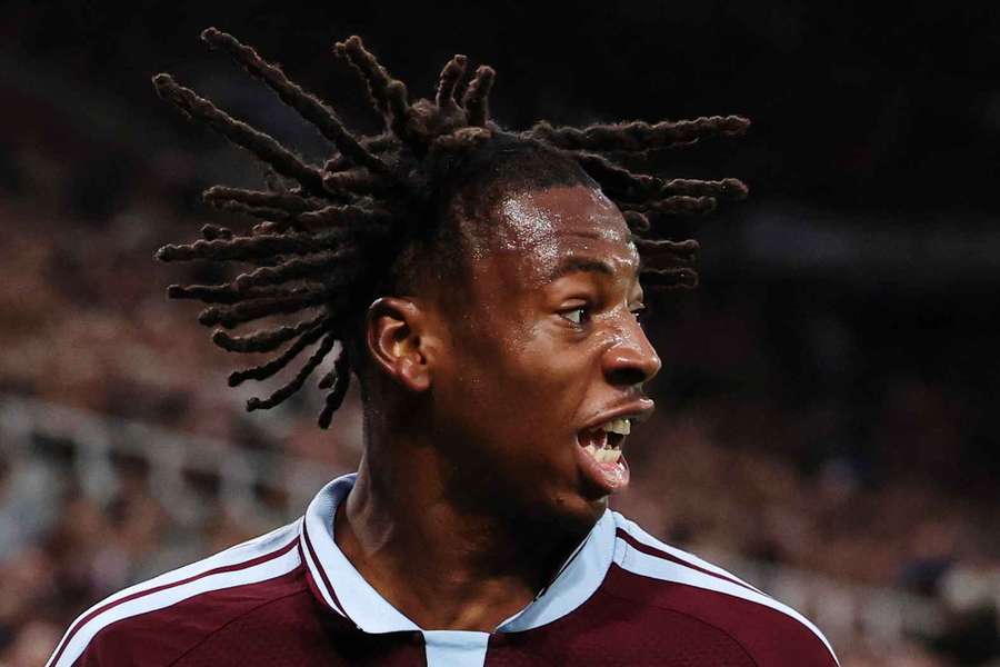 Johan Manzambi, del Aston Villa, celebra su gol Johan Manzambi, del Aston Villa, celebra su gol
