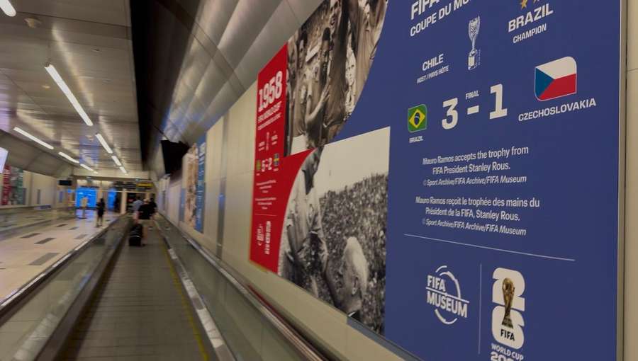 Título brasileiro no túnel que liga o Aeroporto Billy Bishop à cidade de Toronto Título brasileiro no túnel que liga o Aeroporto Billy Bishop à cidade de Toronto
