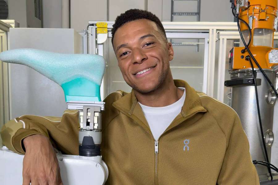 Mbappé quitte Nike et va rejoindre "ON Football" Mbappé quitte Nike et va rejoindre "ON Football"
