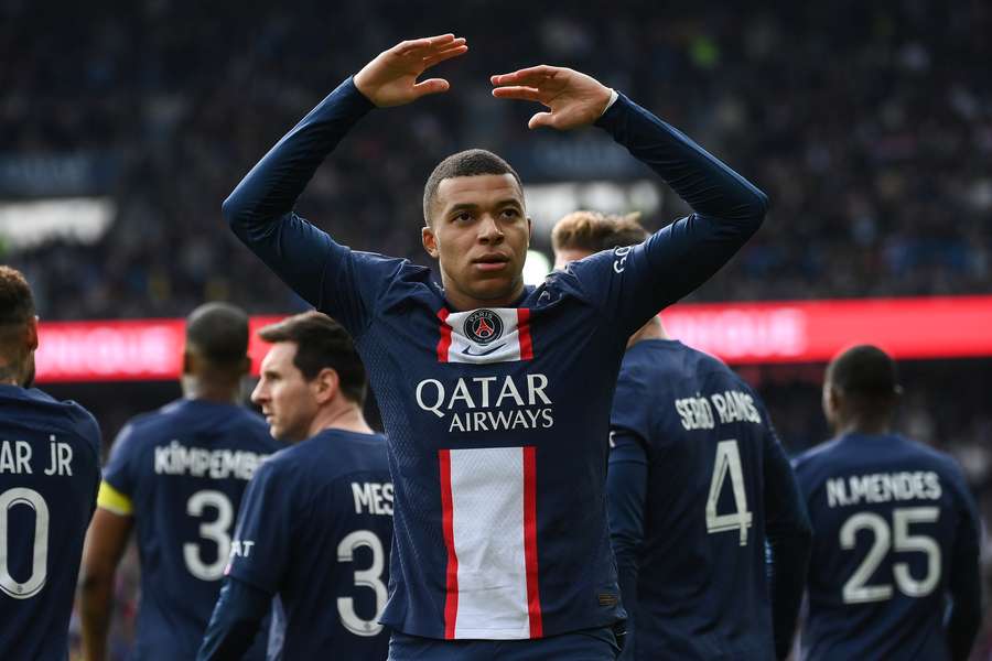 Mbappé fez dois gols na vitória do PSG sobre o Lille