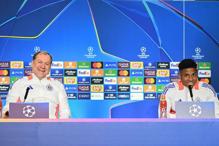 Weiss a Blackman na tlačovej konferencii.