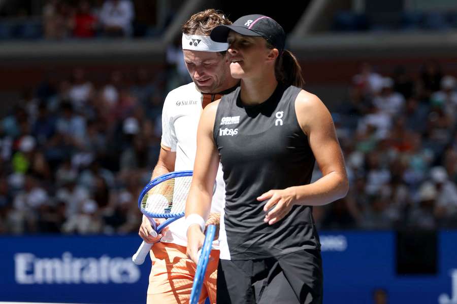 Sin descanso, Swiatek debuta con victoria junto a Ruud en los dobles mixtos del US Open