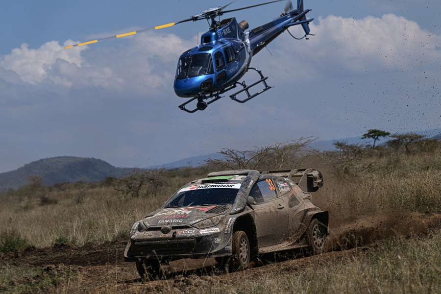 Elfyn Evans poprvé ovládl Safary rallye. 