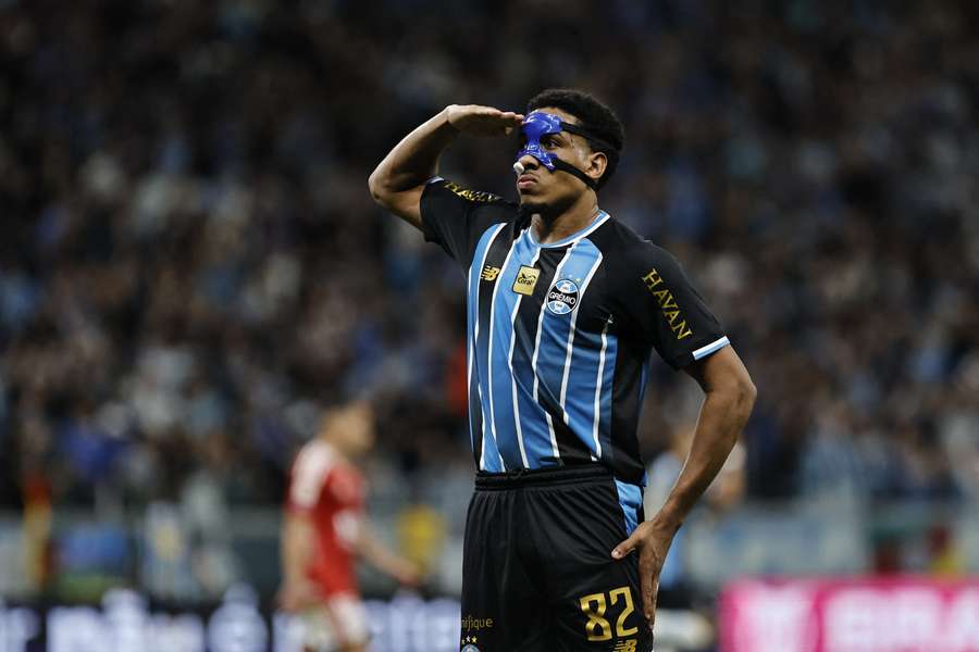 Wallace empatou a partida Wallace empatou a partida