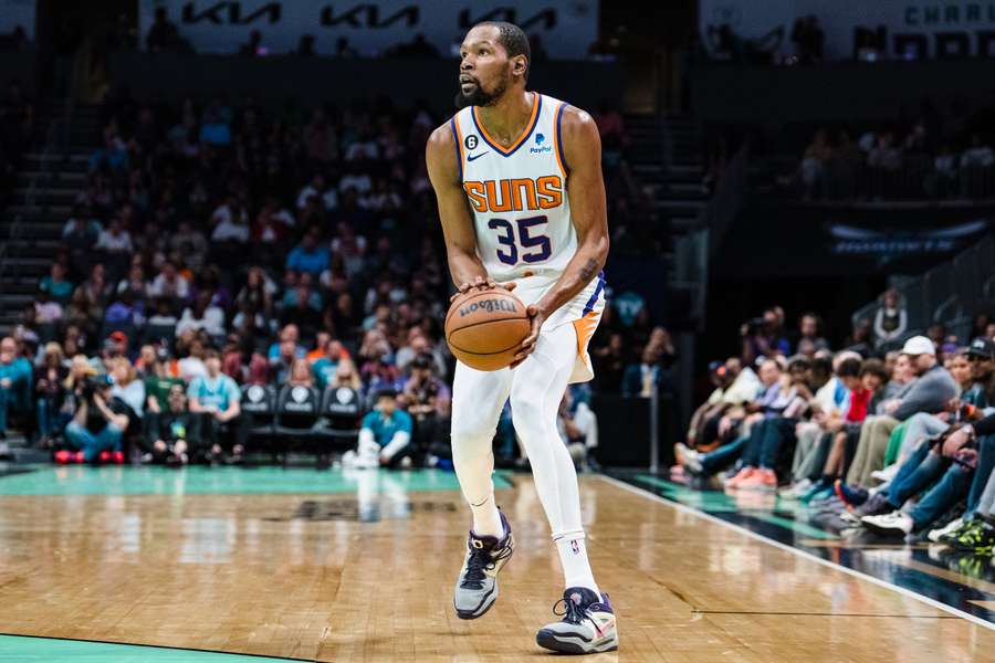 Kevin Durant fez 23 pontos na sua estreia pelos Phoenix Suns