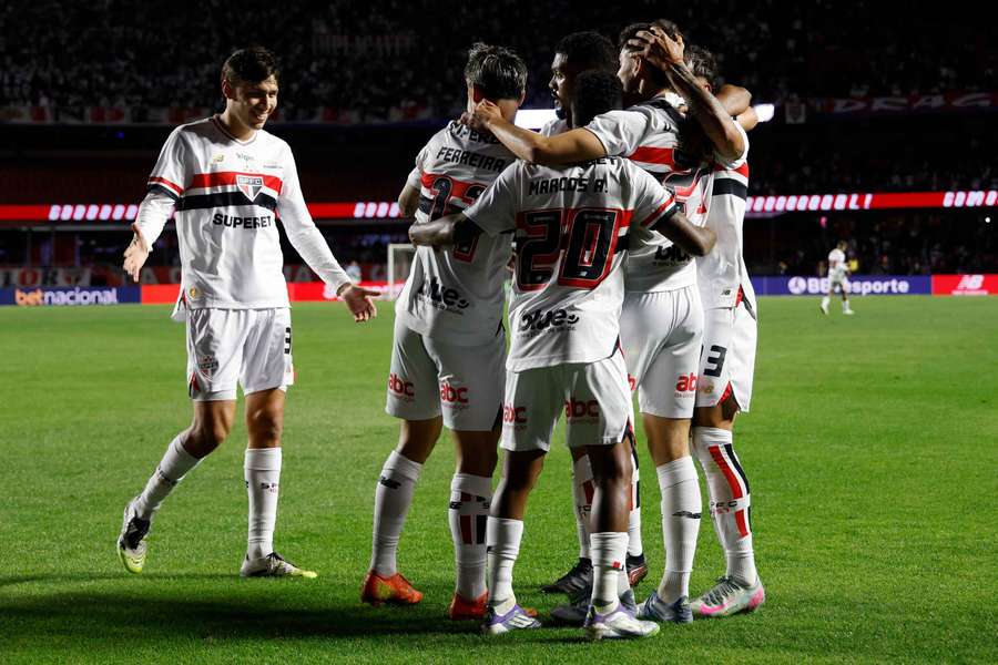 São Paulo venceu o Vitória no sábado (9)