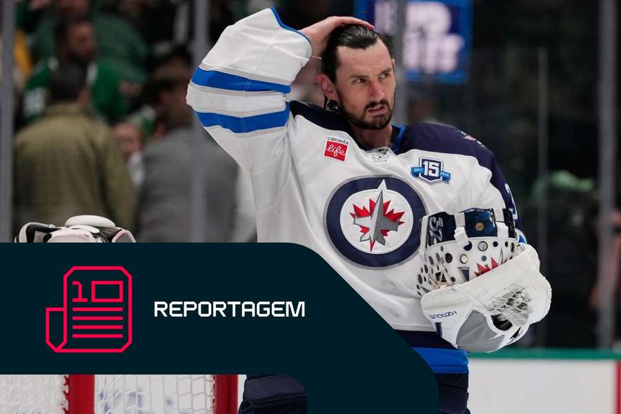 Connor Hellebuyck durante uma pausa no jogo em que os Winnipeg Jets defrontaram os Dallas Stars Connor Hellebuyck durante uma pausa no jogo em que os Winnipeg Jets defrontaram os Dallas Stars