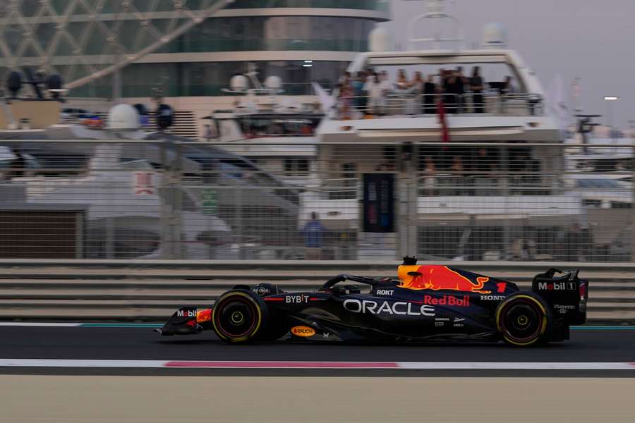 Max Verstappen werd derde op de laatste tweede vrije training Max Verstappen werd derde op de laatste tweede vrije training