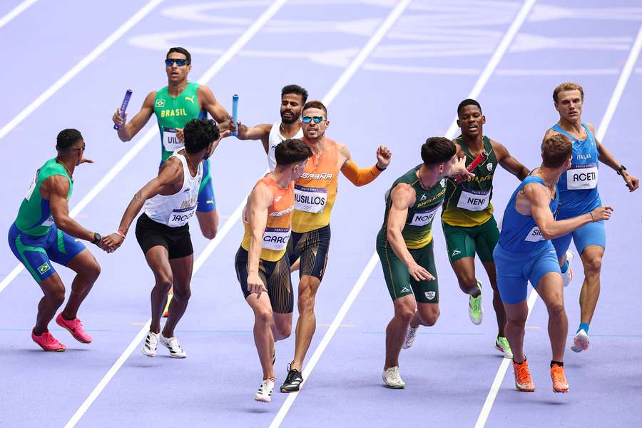 EE. UU. y España, cara y cruz en los relevos de 4x400 metros.