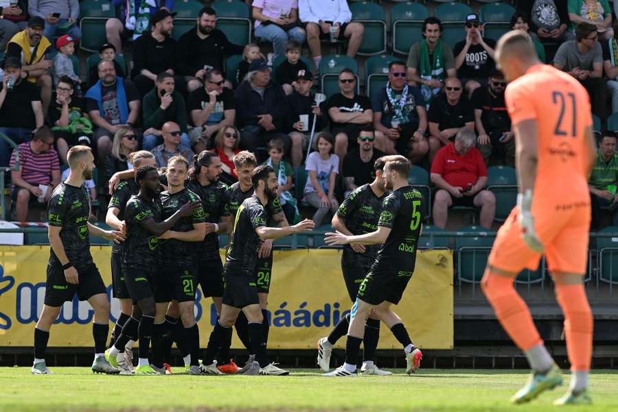 Jablonečtí slaví jeden ze dvou gólů do sítě Bohemians.