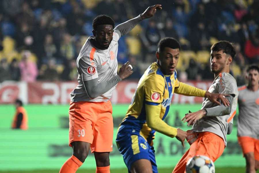 LIVE Superliga 15:00 Metaloglobus - Petrolul LIVE Superliga 15:00 Metaloglobus - Petrolul