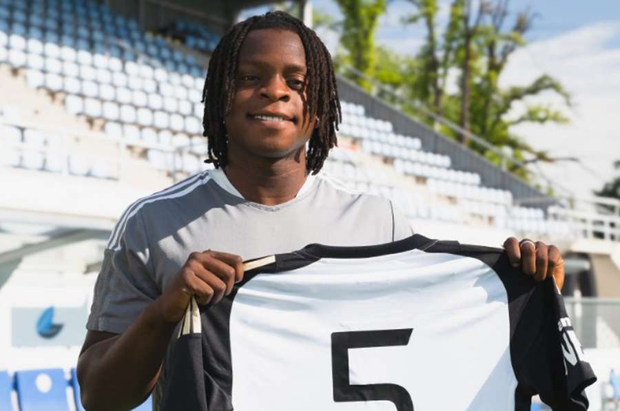 Dres Dynama České Budějovice bude nově oblékat Gabriel Adebambo.