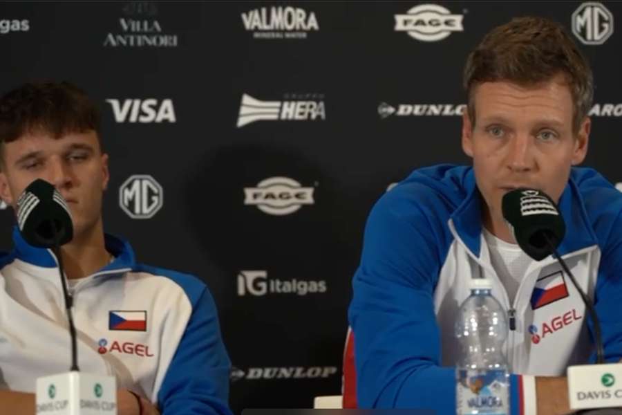 Tomas Berdych y Jakub Mensik, hablando ante la prensa
