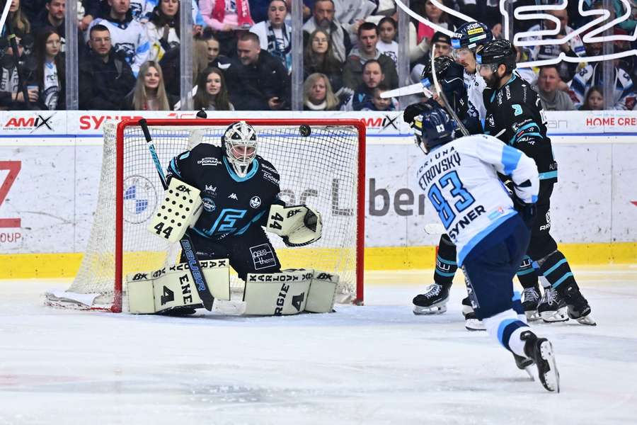 Petrovského gól víťazstvo nepriniesol. Petrovského gól víťazstvo nepriniesol.