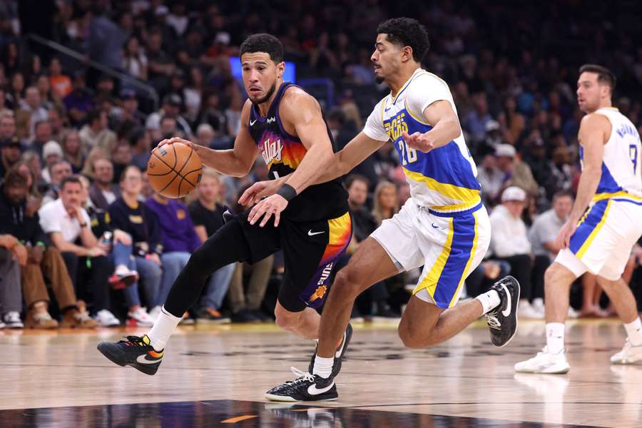 Booker face aux Pacers. Booker face aux Pacers.