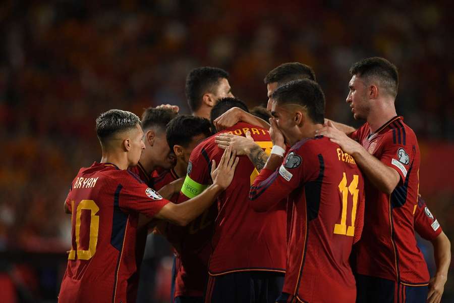Los jugadores de la selección española celebran el 1-0 ante Escocia conseguido por Morata