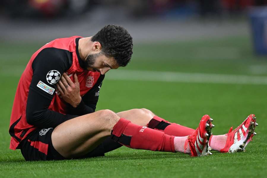 Mario Hermoso doliéndose de su lesión Mario Hermoso doliéndose de su lesión