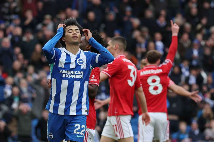 Hurzeler hints Brighton contract talks stalling with Mitoma and Van Hecke