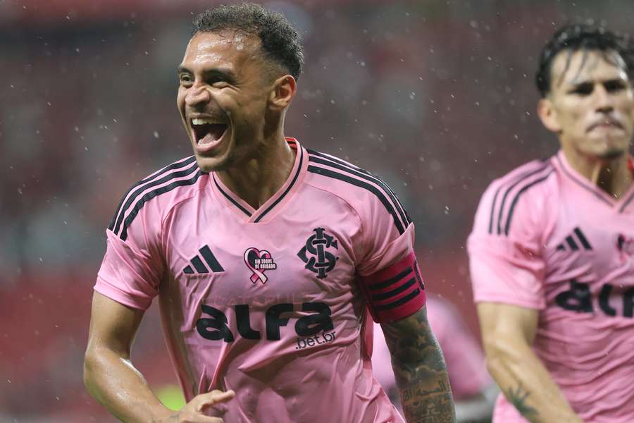 Alan Patrick fez o primeiro do Internacional no Beira-Rio Alan Patrick fez o primeiro do Internacional no Beira-Rio