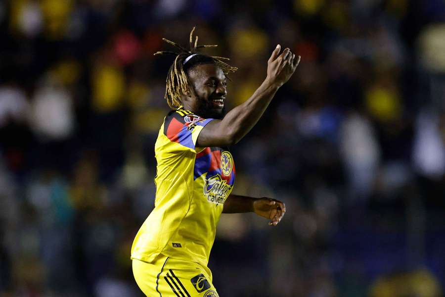 Saint-Maximin celebra su gol ante el León