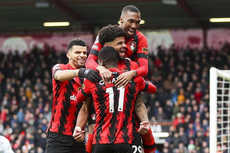 Salah perde pênalti e Bournemouth "choca" Liverpool com vitória