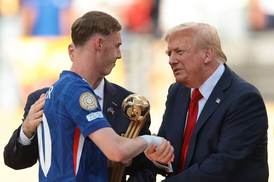 Když se politika spojí s fotbalem. FIFA tomu jde naproti, když dává Trumpovi dary, říká expert Když se politika spojí s fotbalem. FIFA tomu jde naproti, když dává Trumpovi dary, říká expert