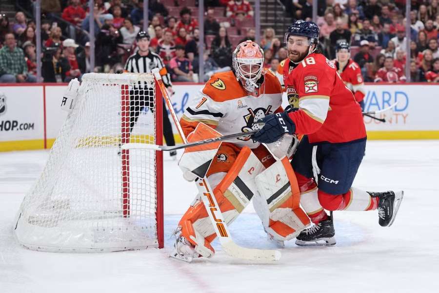 Lukáš Dostál ťahá Anaheim v zámorskej profilige.