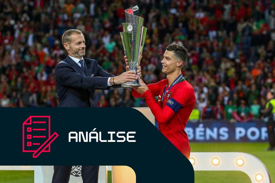 Cristiano Ronaldo recebe o troféu da Liga das Nações depois de Portugal ter vencido o torneio em 2019