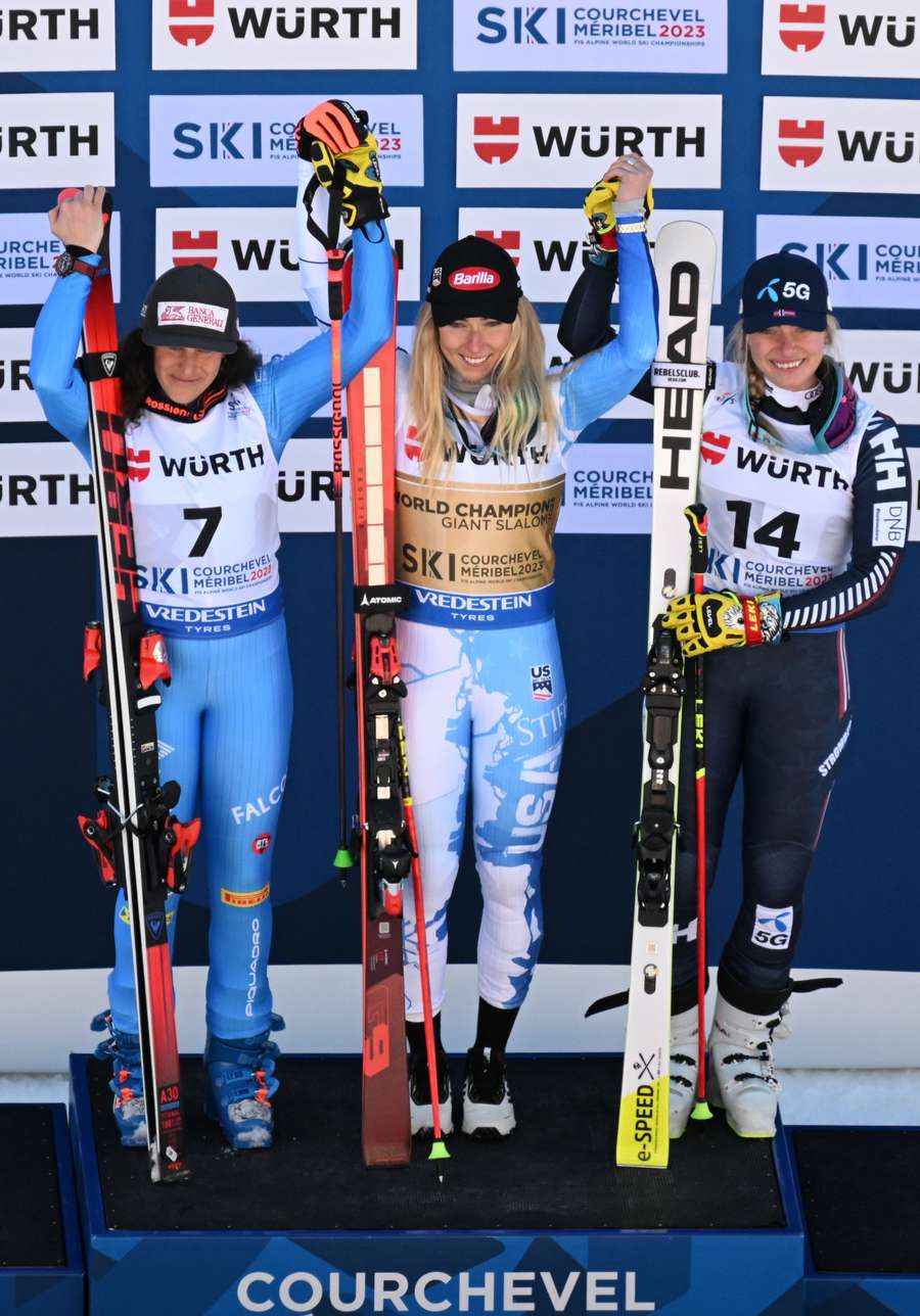 Mikaela Shiffrin (C) celebrates on the podium with second-placed Federica Brignone (L) and third-placed Ragnhild Mowinckel (R)