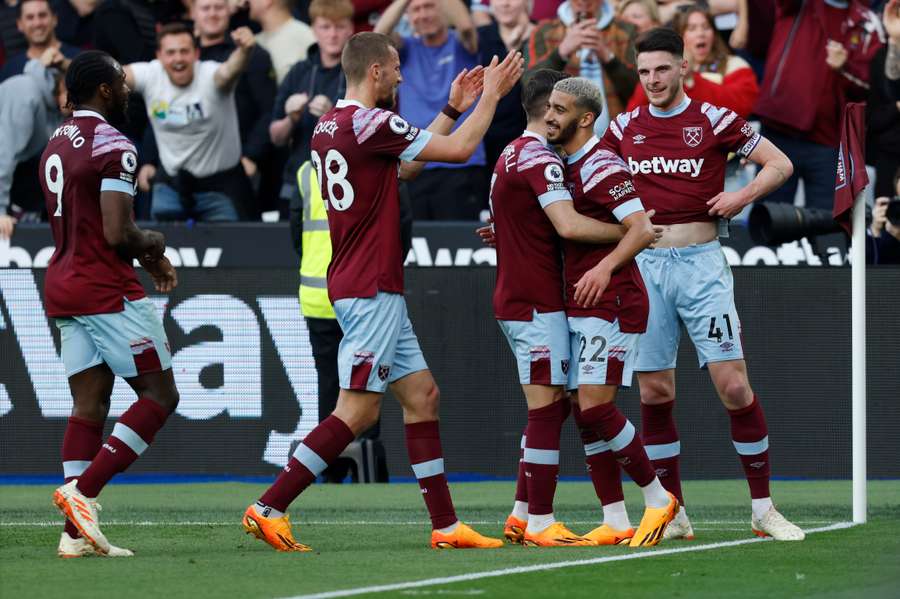 West Ham United's Algerian midfielder Said Benrahma (R) celebrates scoring his team's first goal