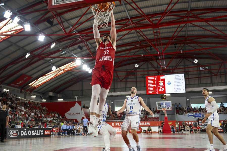 Benfica venceu o FC Porto por 95-94 no Pavilhão da Luz