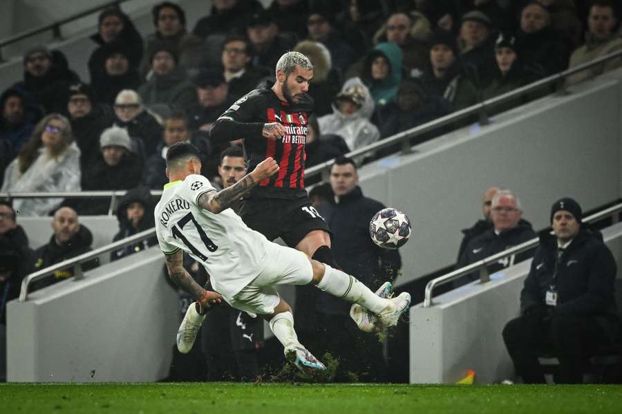 Il fallo di Romero su Theo Hernandez