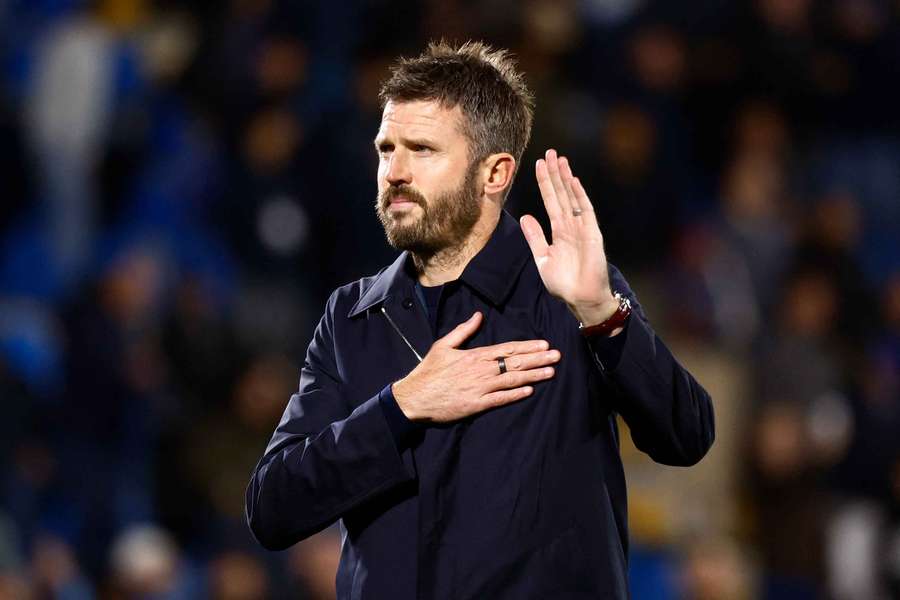 Michael Carrick apologises to Manchester United fans after their defeat to Como
