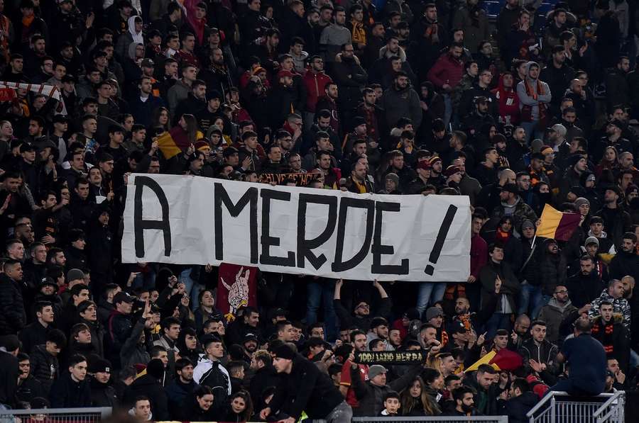 Une banderole représentant l'état d'esprit du derby.