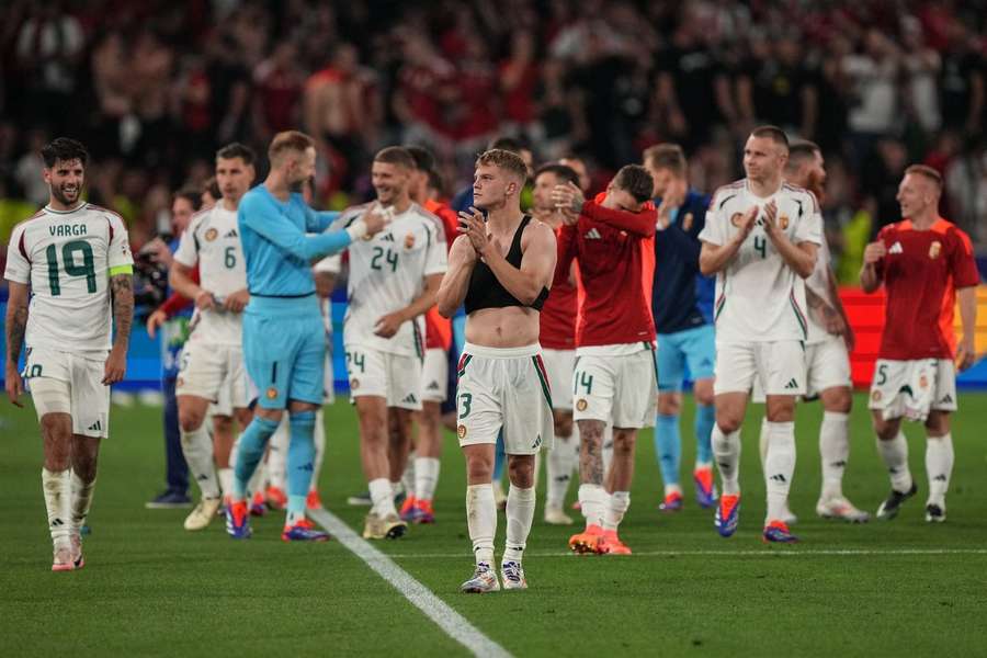 Hungria venceu Escócia no último suspiro