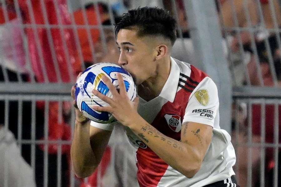 Pablo Solari fez os dois gols da virada do River Plate