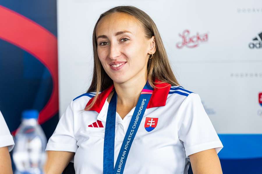 Gajanová je momentálne najlepšou slovenskou atlétkou. Gajanová je momentálne najlepšou slovenskou atlétkou.