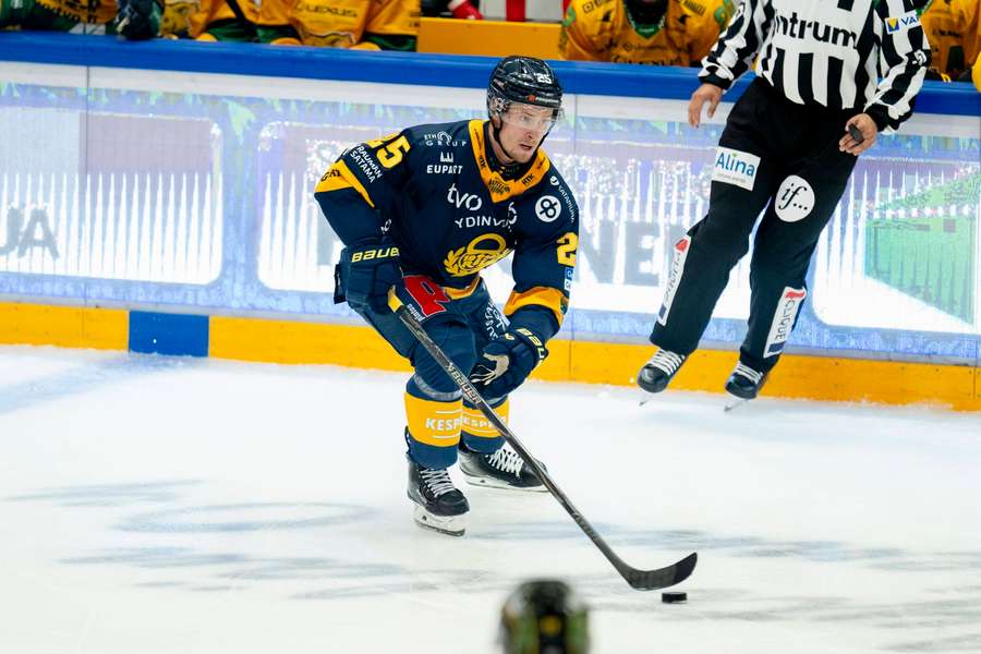 Antti Saarela assisted the winning goal for Lukko Antti Saarela assisted the winning goal for Lukko