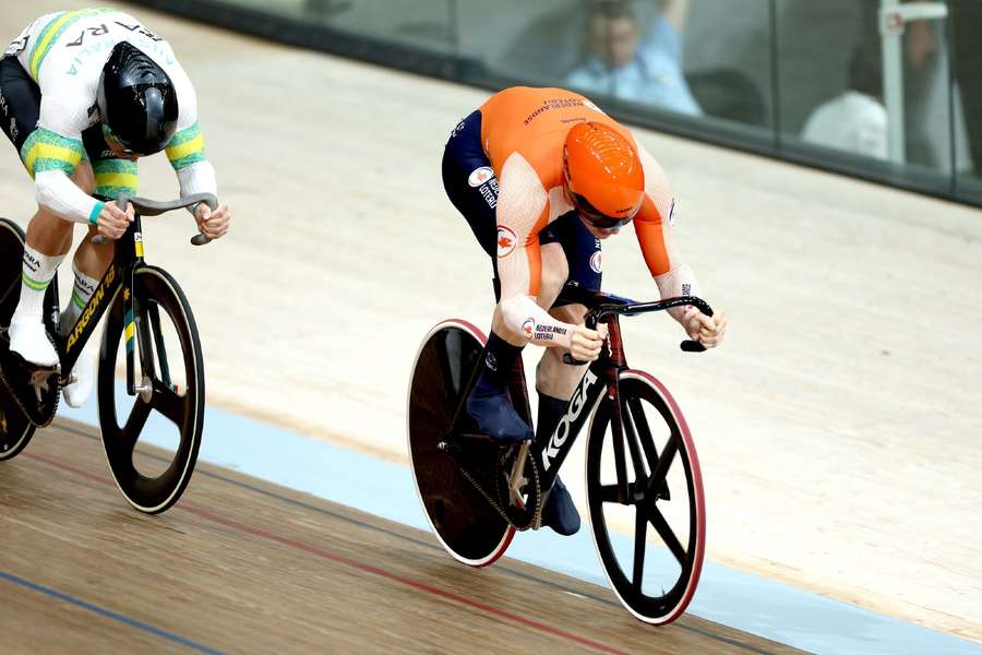 Harrie Lavreysen in actie tijdens de kwartfinale