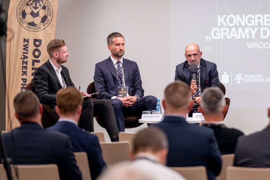 Dominik Wardzikowski, Marcin Dorna i Michał Probierz podczas kongresu "Gramy do jednej bramki" we Wrocławiu