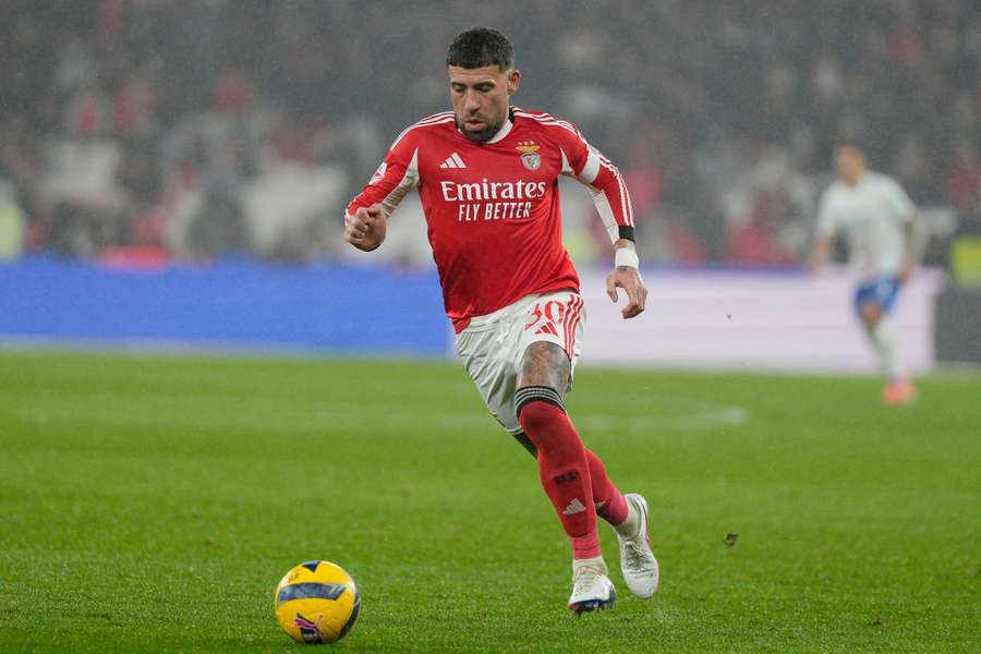 Nicolás Otamendi é um dos atletas mais utilizados das águias, tendo somado 39 jogos esta época Nicolás Otamendi é um dos atletas mais utilizados das águias, tendo somado 39 jogos esta época