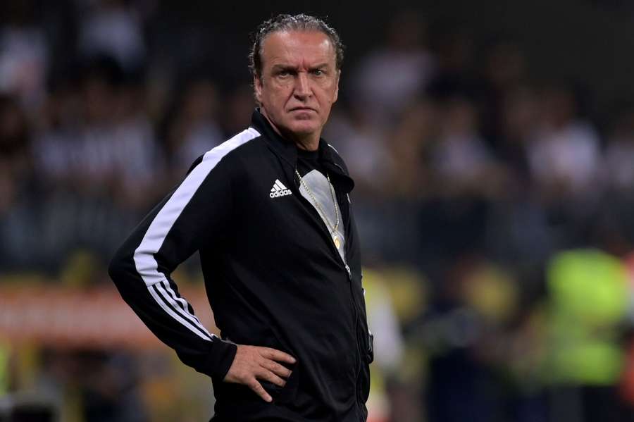 Tecnico Corinthians ha condanna per stupro, lascia dopo 7 giorni