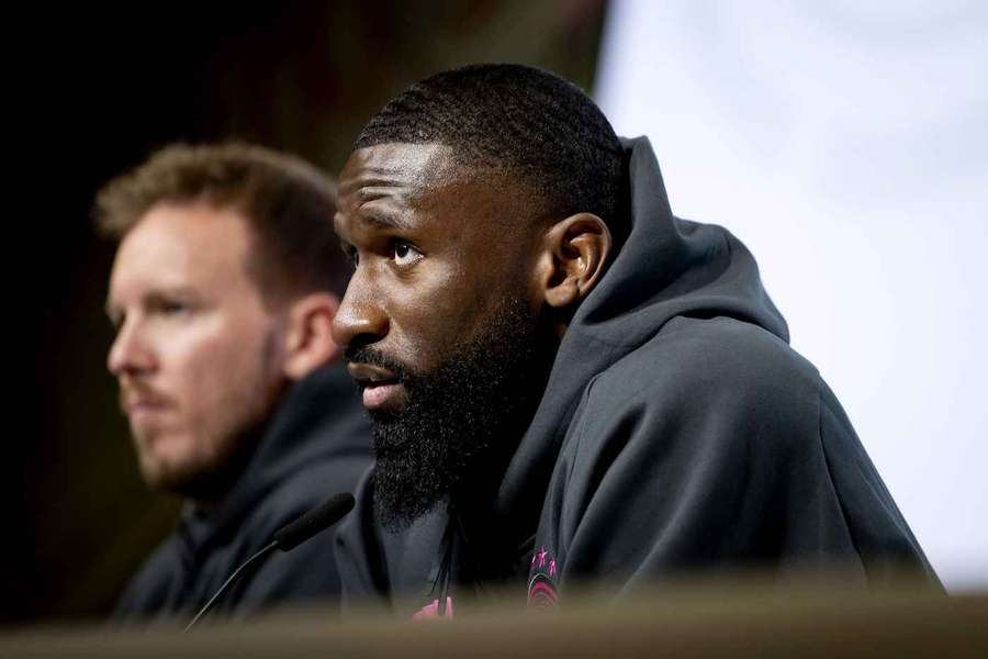 Nagelsmann (izquierda) quiere dar a Rüdiger la oportunidad de "hacerlo mejor"